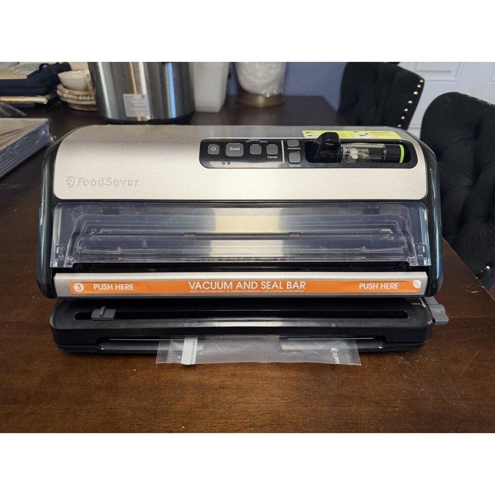 FoodSaver FM5200 2-in-1 Automatic Vacuum Sealer Machine
